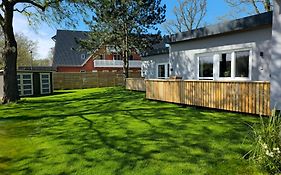 Strandvergnügen, 100 m zum Traumstrand, ganzer Terrassen-Bungalow mit Parken